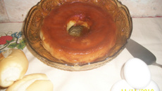 Pudim de pão saboroso em micro-ondas