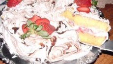 Bolo mesclado de morango