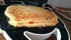 Pão de queijo de sanduicheira