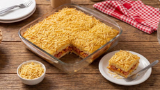 Cachorro-quente de forno fácil para comer durante o jogo