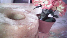 Bolo de farinha de trigo cremoso