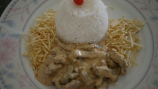 Estrogonofe na panela de pressão