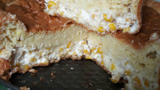 Torta de milho com recheio de milho e cream cheese