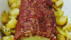 Rocambole de carne com batata
