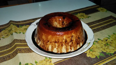 Manjar de goiaba branca com calda de chocolate