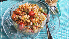 Salada de macarrão com lentilhas