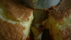 Bolo de fubá com goiabada