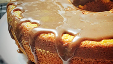 Bolo de cenoura cremoso