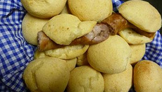 Pão de queijo com linguiça