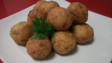 Bolinha de milho verde recheada