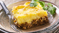 Escondidinho fit de carne moída com massa de couve-flor