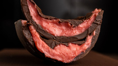 Ovo de Páscoa recheado de morango