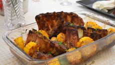 Costelinha de porco com milho