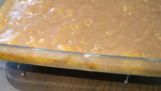 Linguiça toscana assada na maionese com mandioca