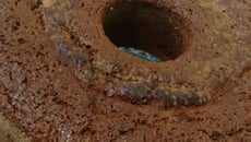 Bolo integral de banana com chocolate e canela