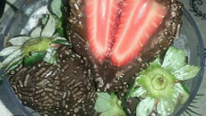 Coxinha de brigadeiro com recheio de morango