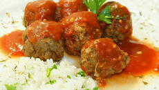 Almôndegas ao molho simples
