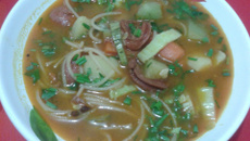 Sopa de macarrão com feijão