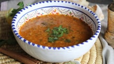 Caldo de carne moída com mandioca
