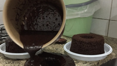 Cobertura de chocolate simples e gostosa