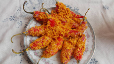 Pimenta dedo-de-moça com recheio de linguiça