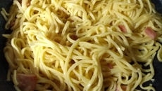 A verdadeira receita italiana de espaguete à carbonara