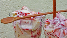 Doce morangos com suspiro