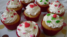 Cupcake com geleia de morango