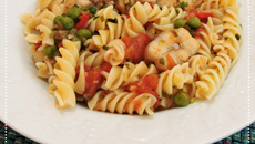 Macarrão ao molho de cação e ervilhas da ABIMAPI