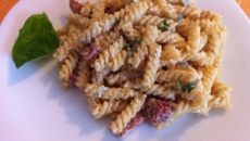 Macarão fusilli 3 queijos ao basílico