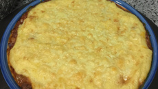 Polenta recheada com carne moida e requejão