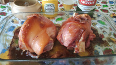 Joelho de porco assado no forno