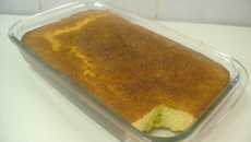 Bolo cremoso de coco