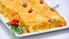 Rocambole de mandioca com calabresa