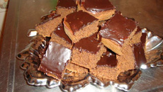 Bolo de beterraba com cobertura de chocolate