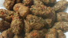 Bolinho de arroz com carne moída