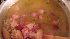 Bucho com feijão branco e mocotó