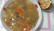 Sopa de legumes com carne moída