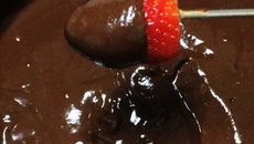 Fondue de chocolate fácil no micro-ondas