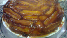 Torta de banana caramelada