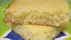 Bolo de aipim batido a mão