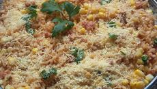 Arroz de panela de pressão com calabresa