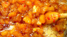 Abacaxi caramelizado com pimenta