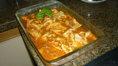 Ravioli de carne com molho bolonhesa