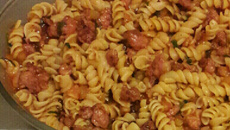 Macarrão ao molho de linguiça fresca