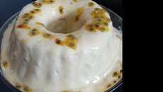 Bolo de gelatina de maracujá