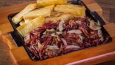 Carne seca acebolada
