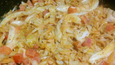 Repolho refogado na manteiga com tomate