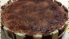 Bolo de chocolate recheado com mousse de doce de leite