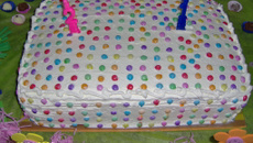 Bolo de aniversário colorido